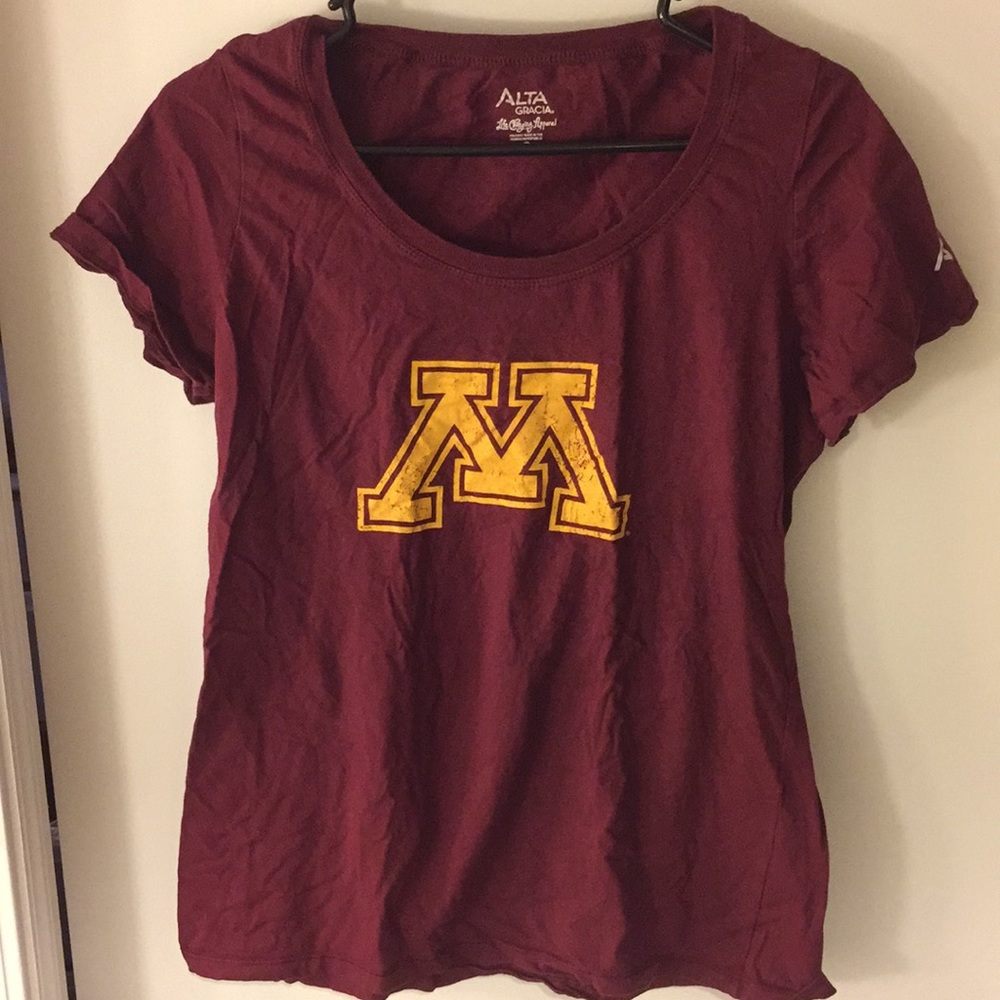 University of Minnesota Women’s T-shirt Size XL